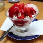 Strawberry Cheesecake Coppa Vanilla and strawberry ice cream, fresh strawberries, strawberry coulis, meringue, ricotta-yoghurt and flaked almonds