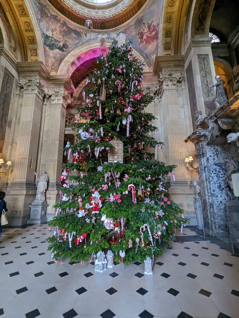 Christmas tree in the great hall at castle Howard