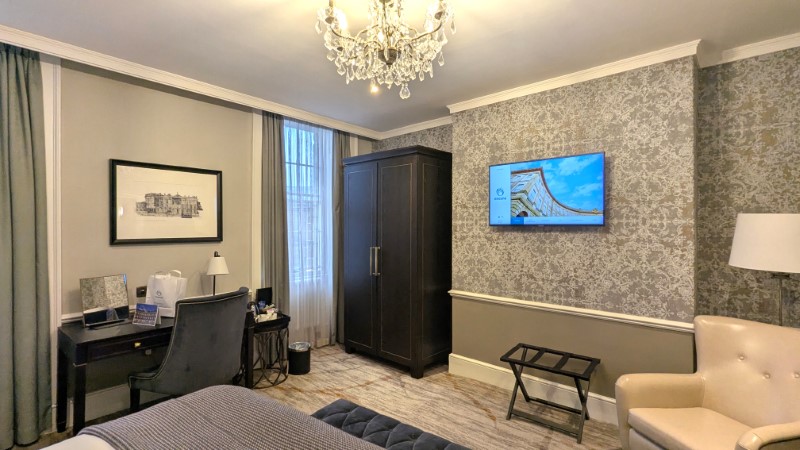 Crescent room review