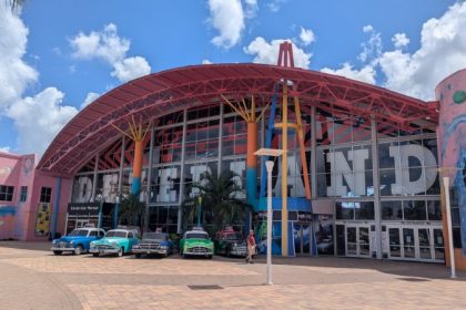 Dezerland Park in Orlando Auto Museum Review