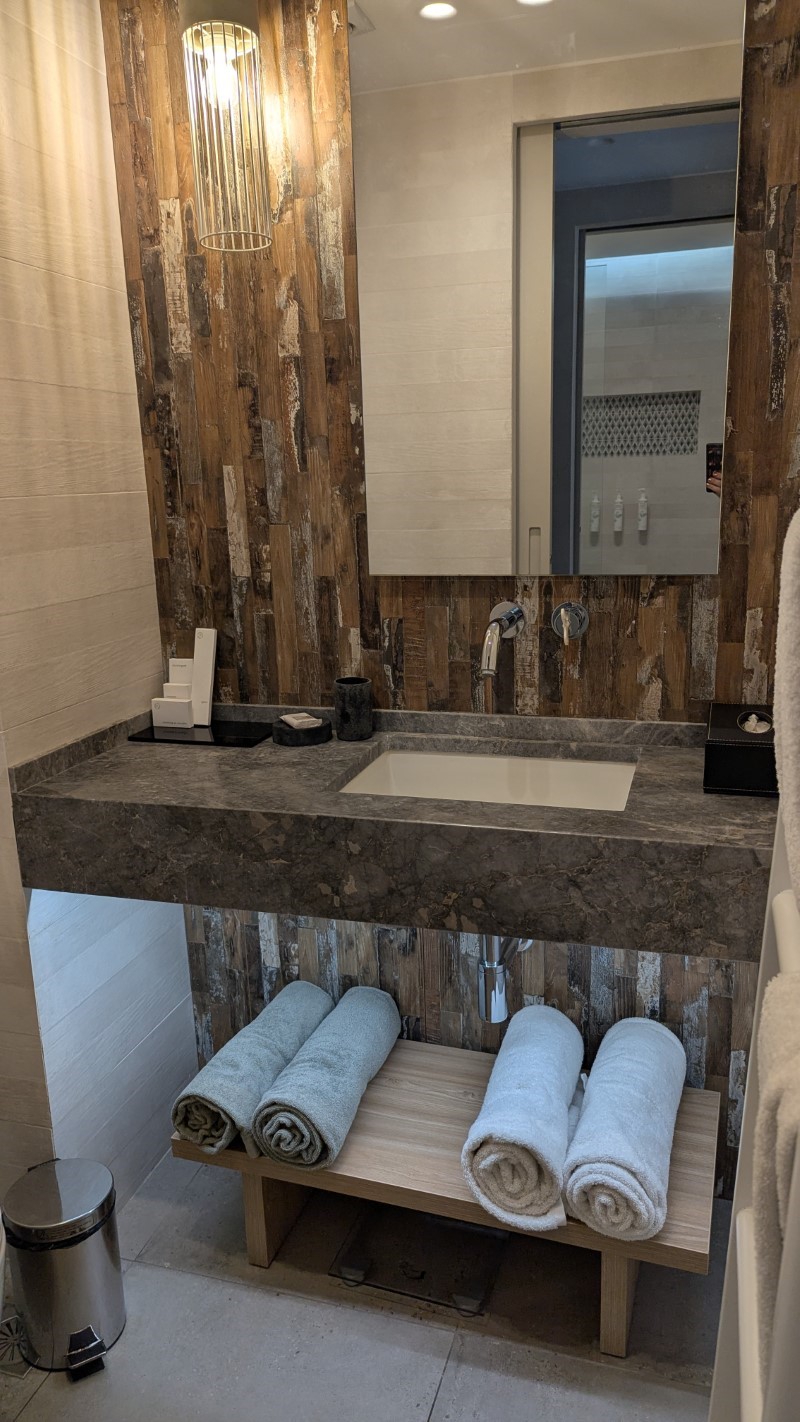 Review of the Sapphire Zen Suite with Bathtub at Domes Aulūs Elounda, Crete