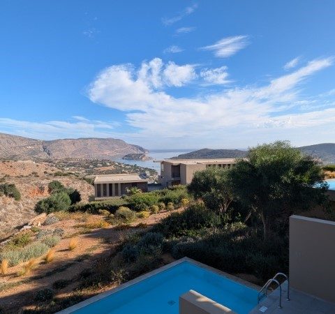 Review of the Sapphire Zen Suite with Bathtub at Domes Aulūs Elounda, Crete