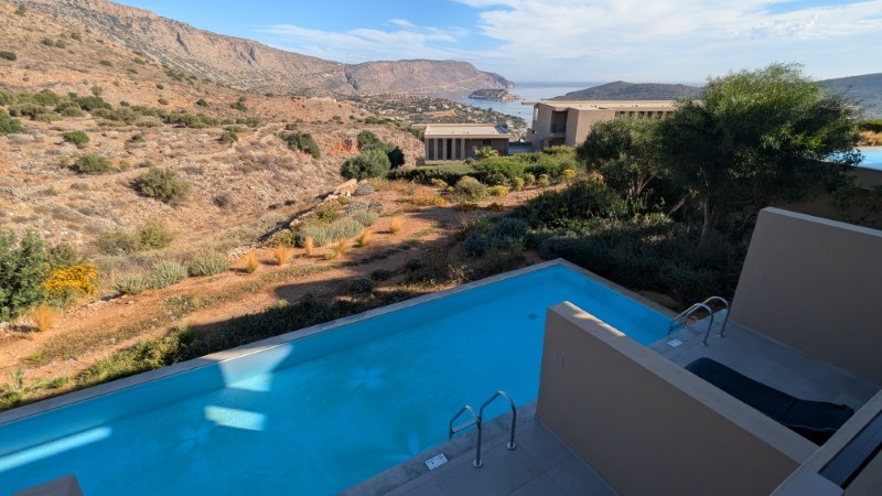 The swim up pool rooms, cool living at Domes Aulus Elounda