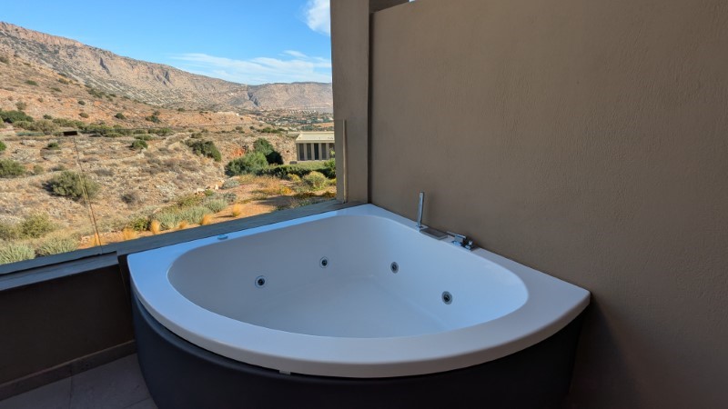 Review of the Sapphire Zen Suite with Bathtub at Domes Aulūs Elounda, Crete