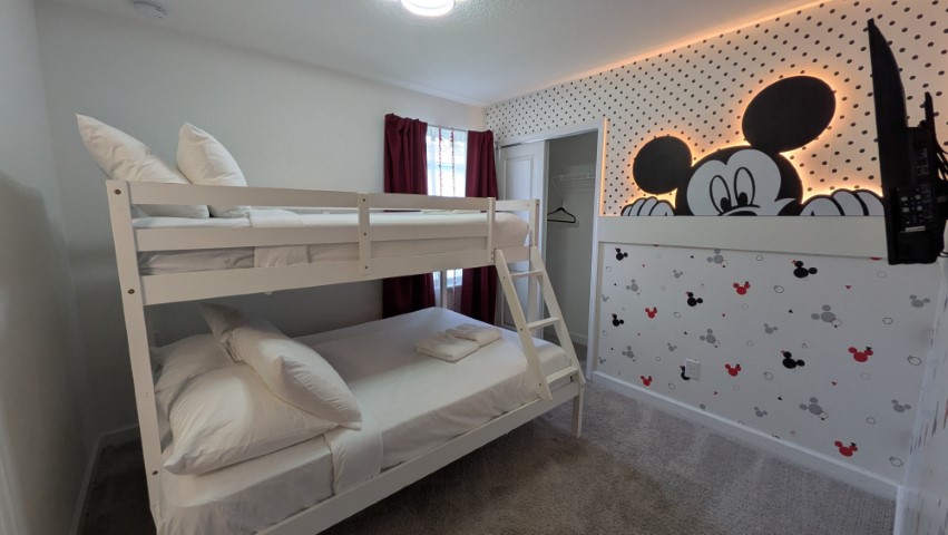 Five Bedroom Villa UNEHomes Formosa Valley Orlando Review (12)