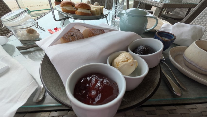 L'Horizon Beach Hotel & Spa Afternoon tea Review