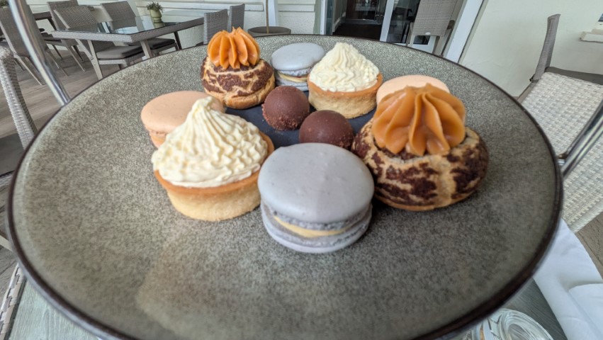 L'Horizon Beach Hotel & Spa Afternoon tea Review