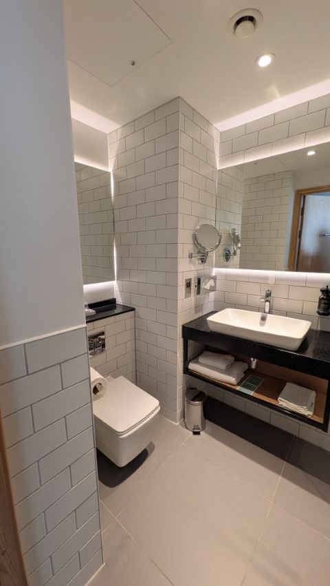 The Holiday Inn at Manchester Airport - Review